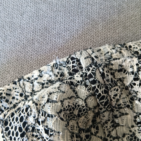 Ruffled lace Dynamite mini dress beige and black lace size 11 - Picture 12 of 13